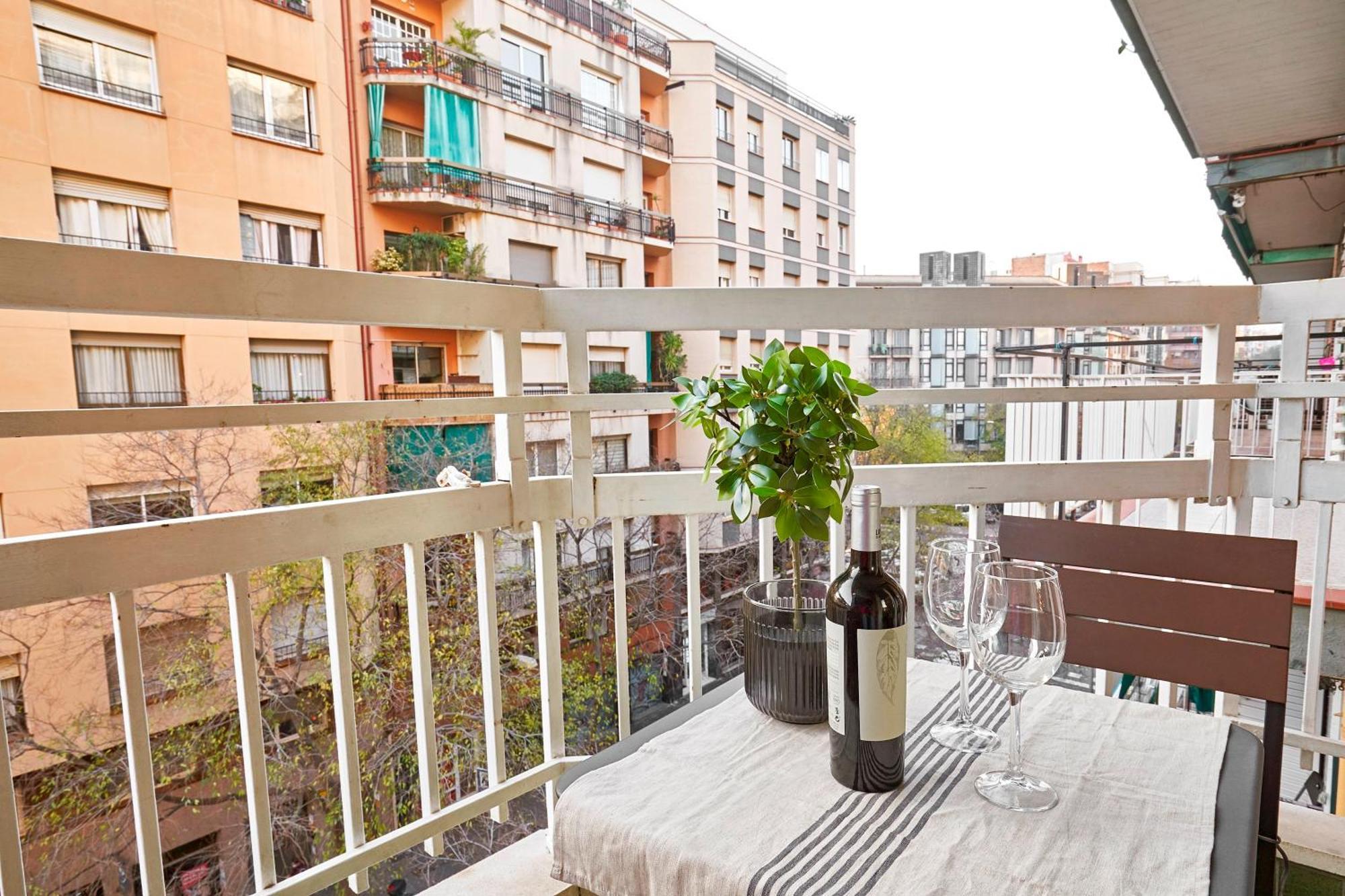 Local Life Near Sagrada Familia By Myrentalhost Apartamento Barcelona
